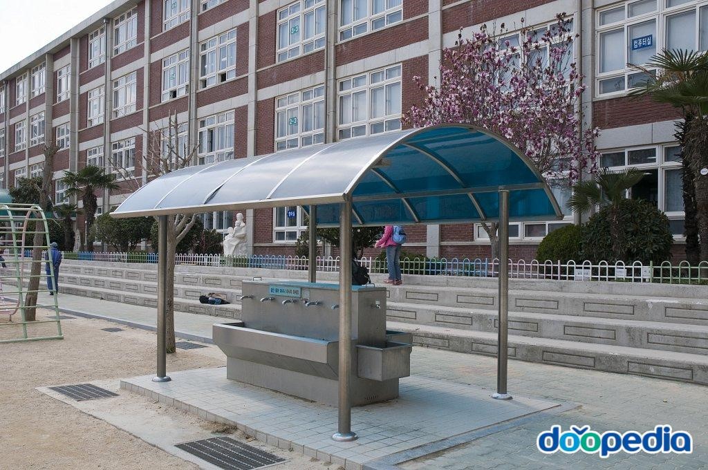 금강초등학교 - 금강초등학교 급수대