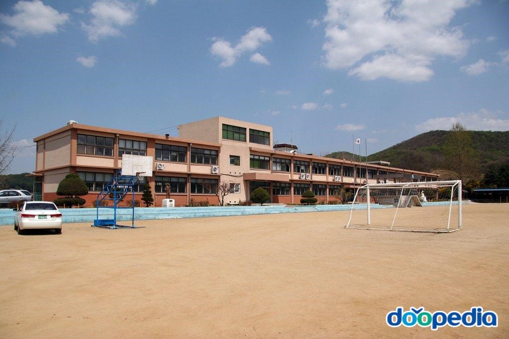 법원초등학교