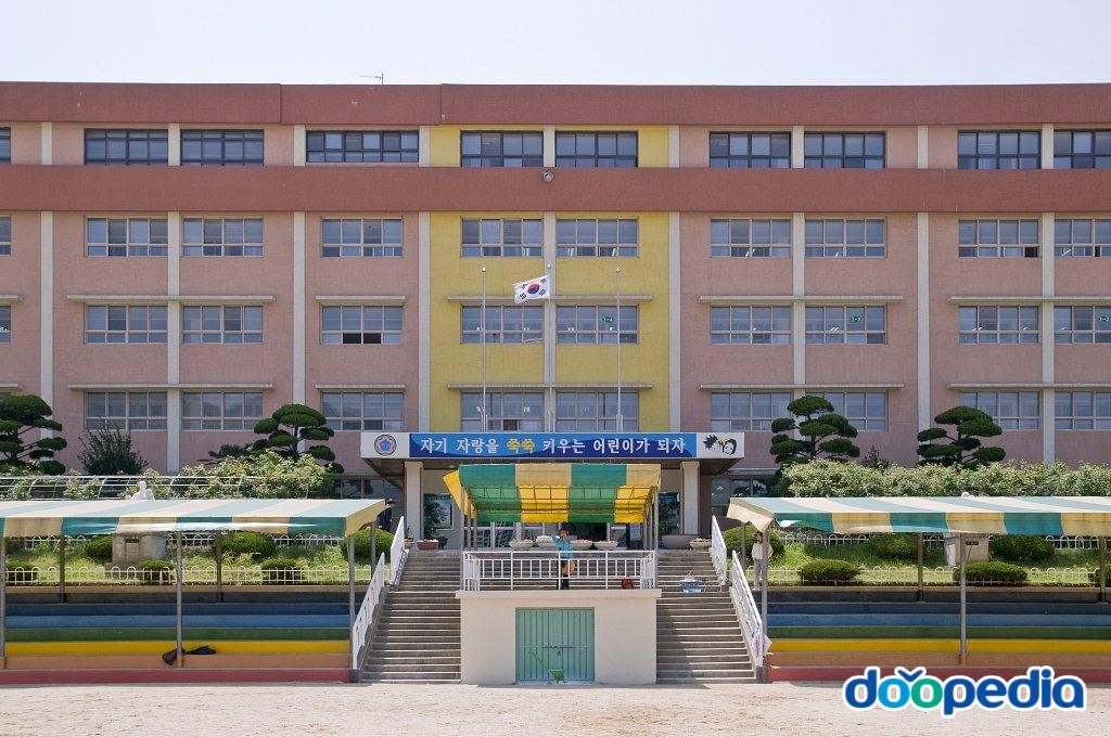 백양초등학교 - 백양초등학교 본관