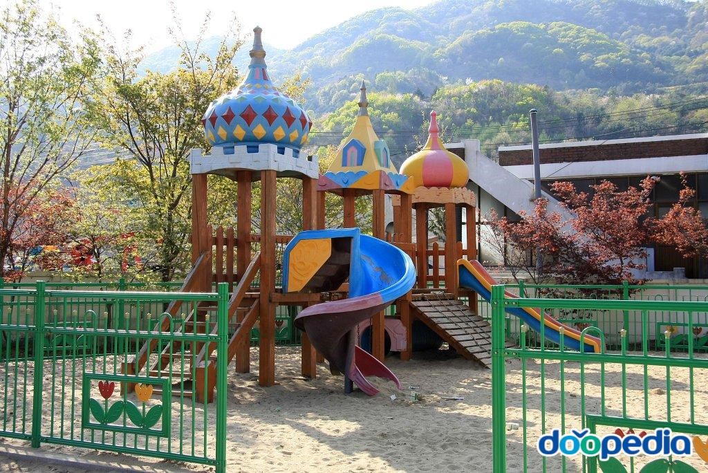 금남초등학교 - 금남초등학교 놀이시설