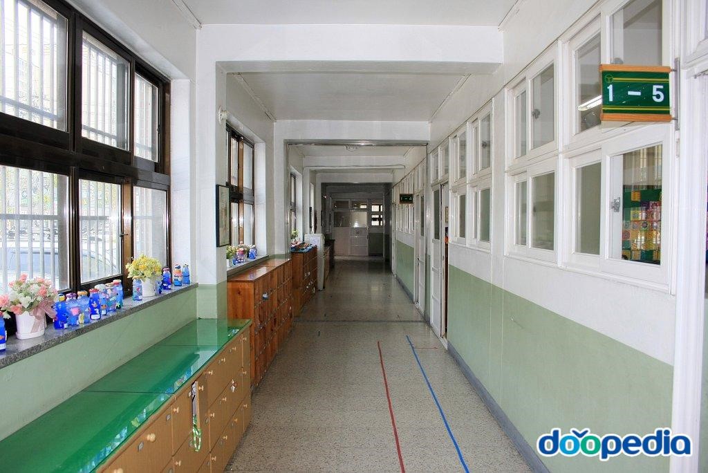 노일초등학교 - 노일초등학교 복도