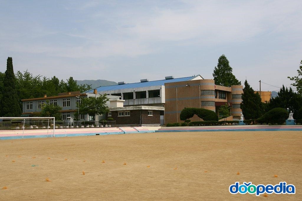 원주초등학교 - 원주초등학교 운동장