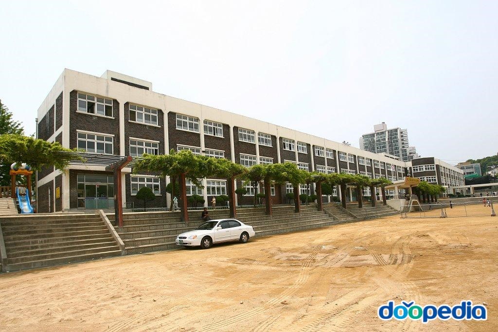 일산초등학교 - 일산초등학교 본관