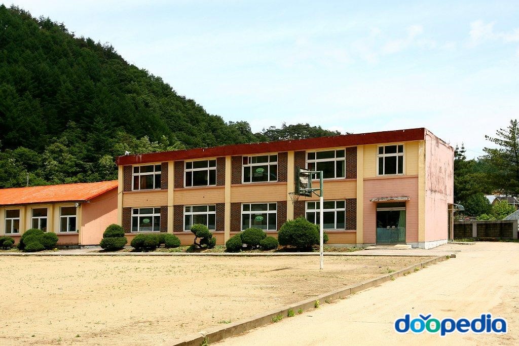 방림초등학교 - 방림초등학교 본관