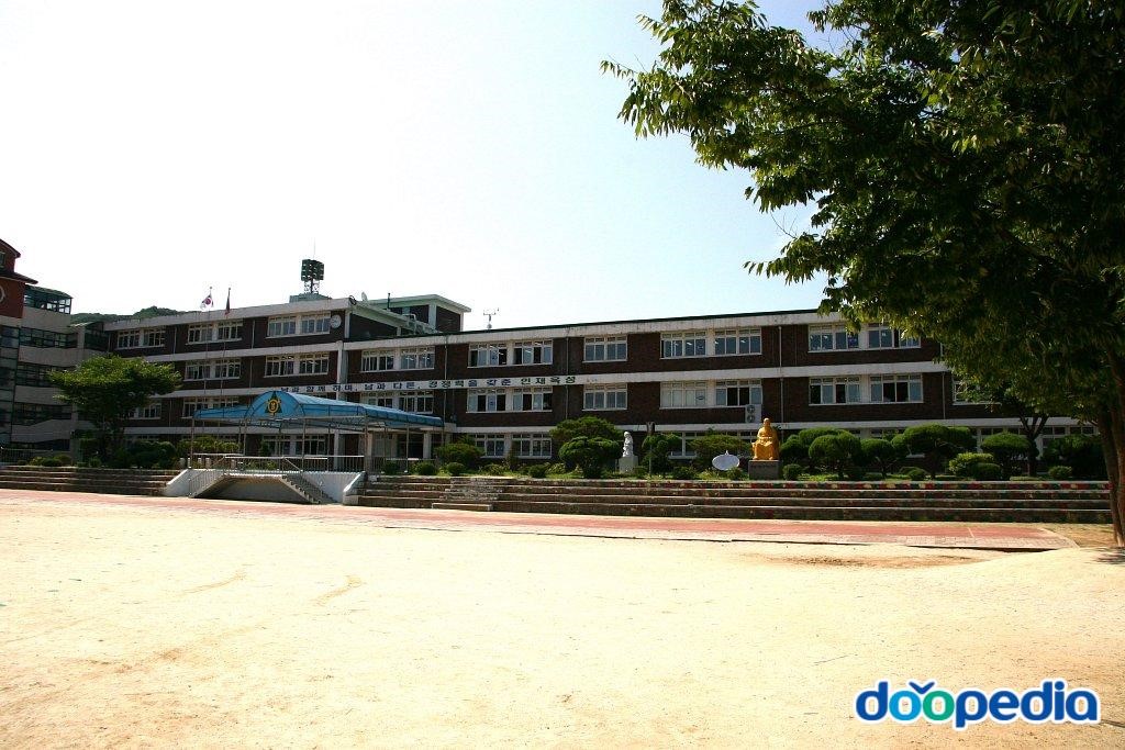 남산초등학교 - 남산초등학교 본관