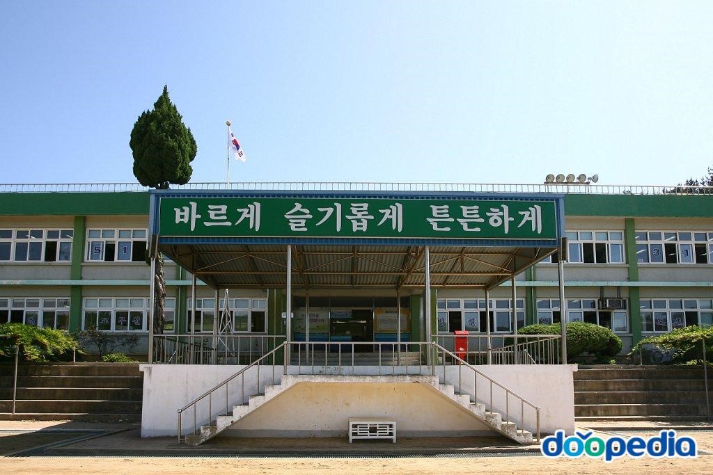 호산초등학교 - 호산초등학교 조회대