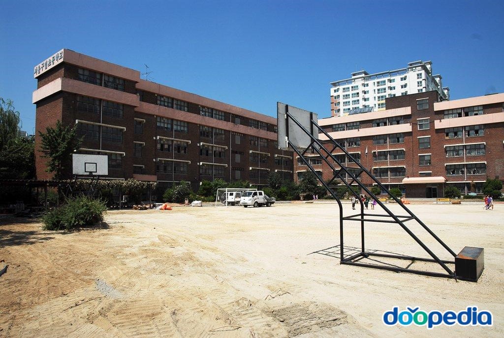 구일초등학교 - 구일초등학교 운동장