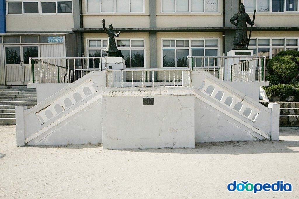 연무초등학교 - 연무초등학교 조회대