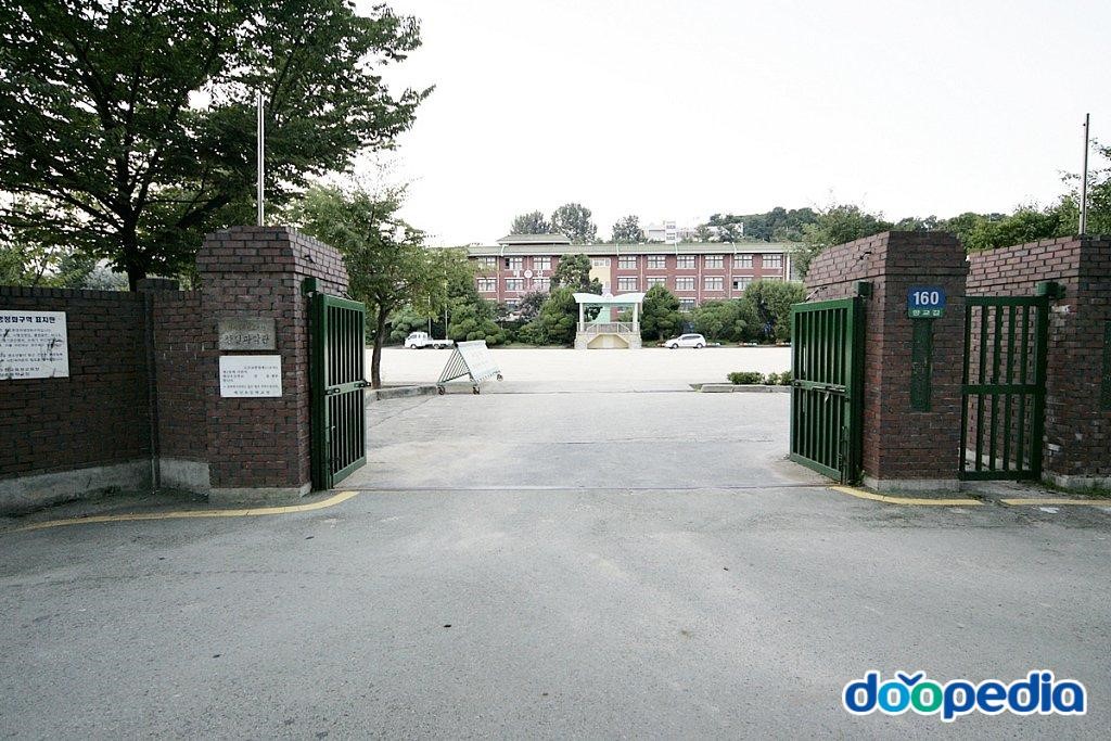 매산초등학교 - 매산초등학교 정문