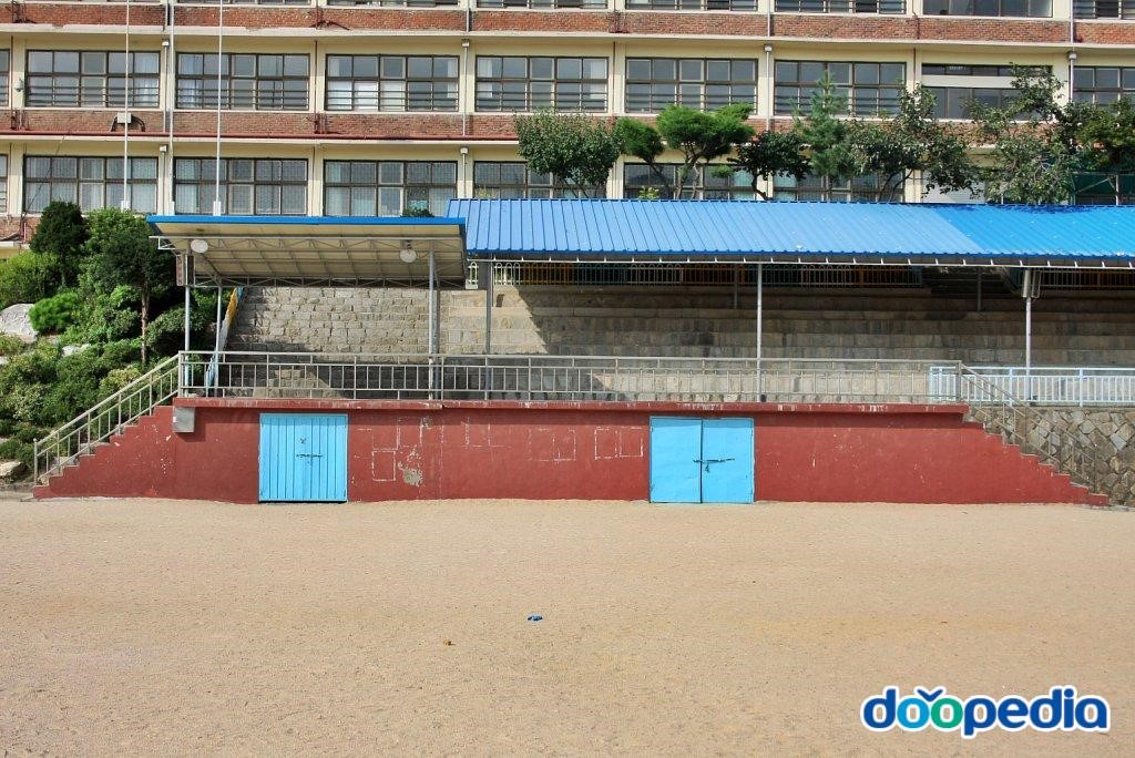 시흥초등학교 - 시흥초등학교 조회대