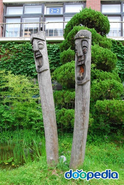 성남매송초등학교 - 성남매송초등학교 장승