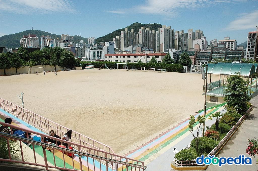 과정초등학교 - 과정 초등학교 운동장
