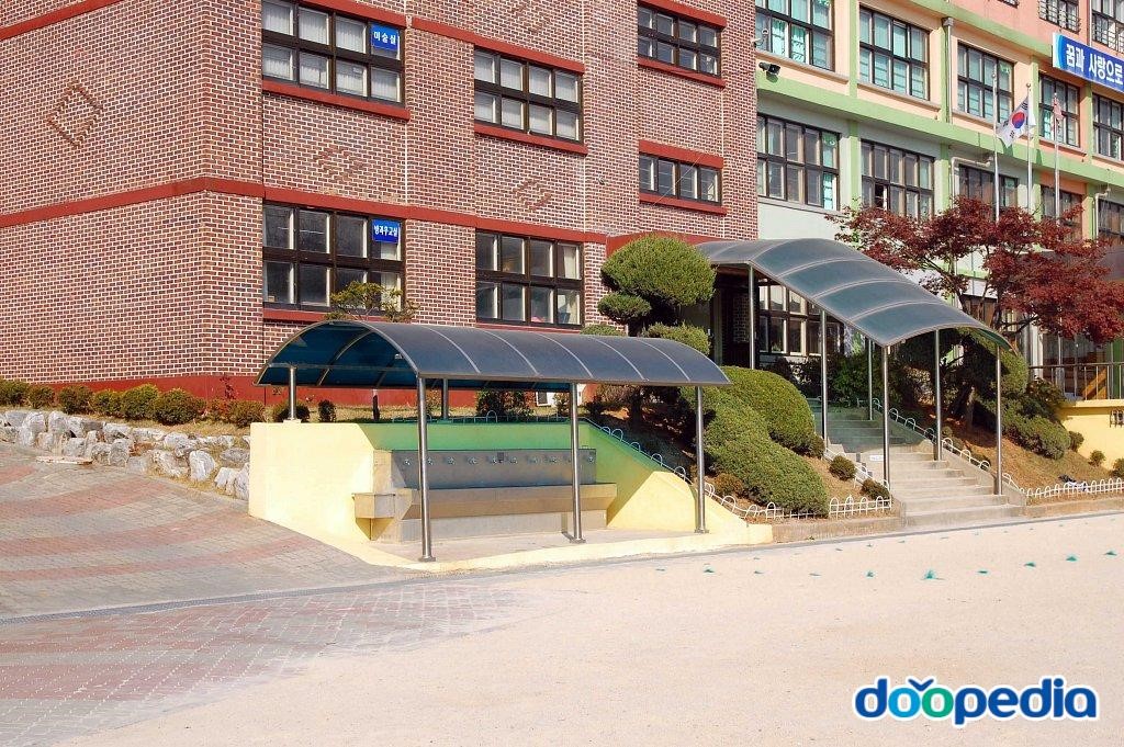 정재초등학교 - 정재초등학교 음수대