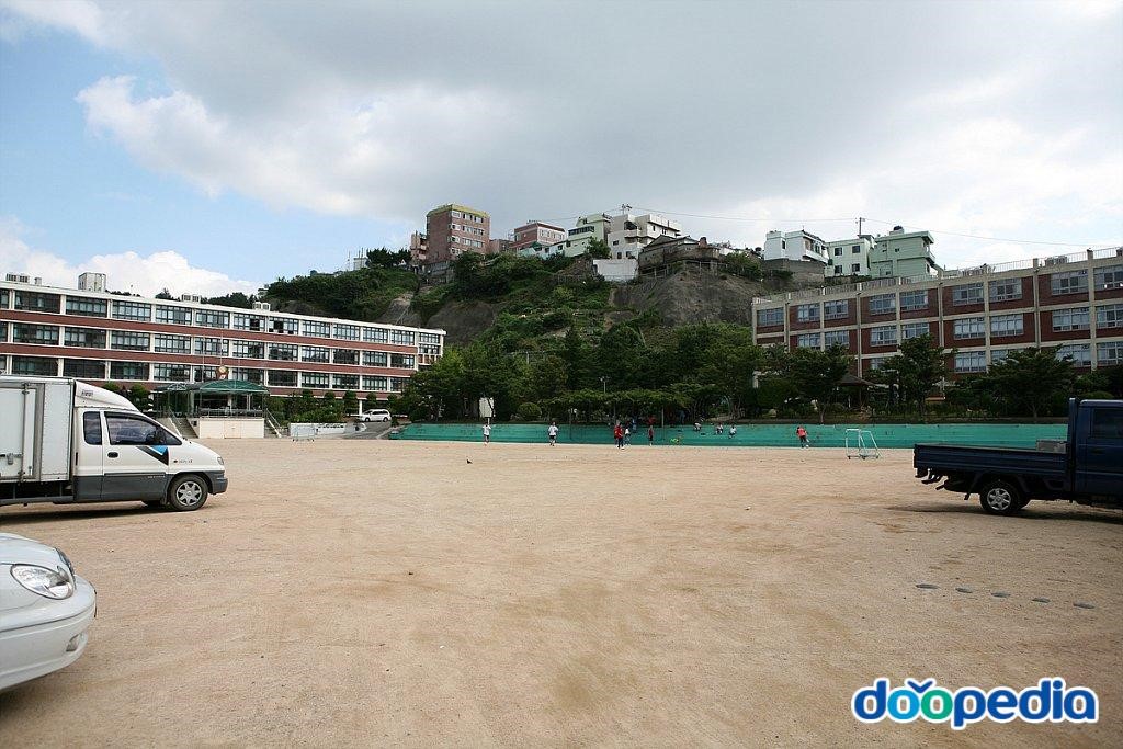 성동초등학교 - 성동초등학교 운동장