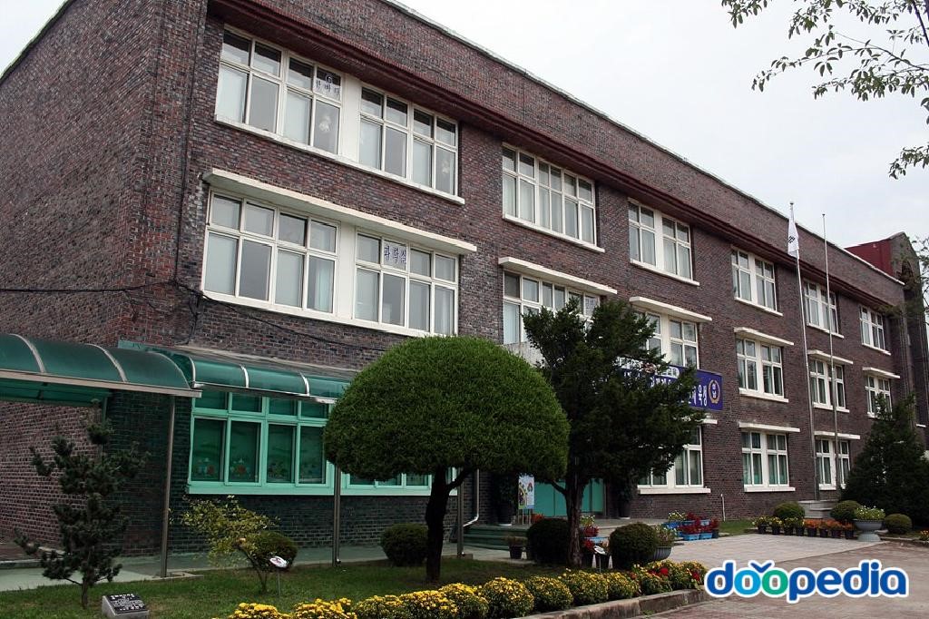성남초등학교 - 성남초등학교 정원