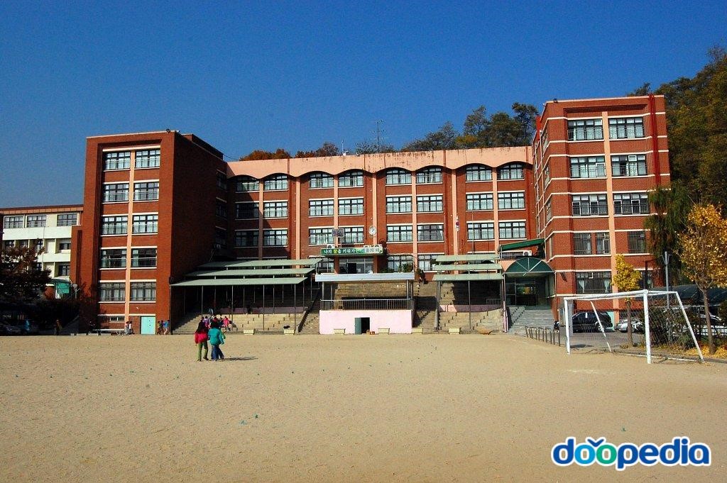 신흥초등학교