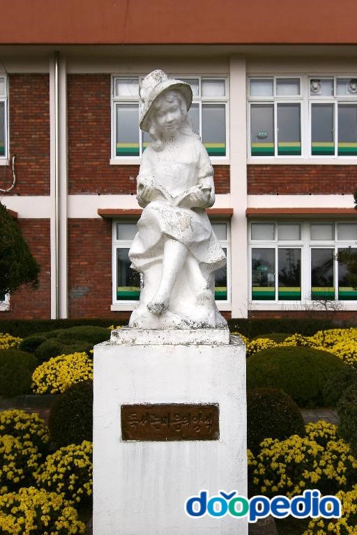화계초등학교 - 화계초등학교 동상