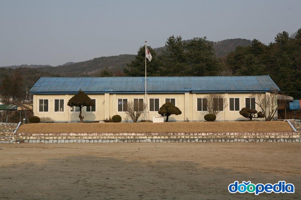 비두초등학교 - 비두초등학교 급식소 건물