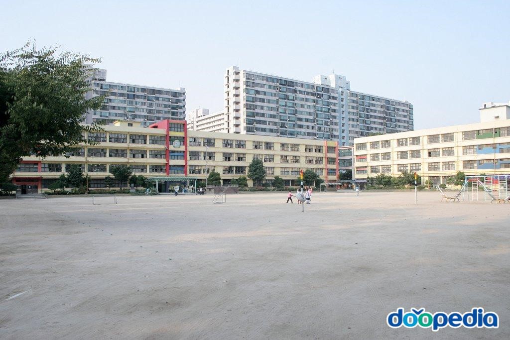 신천초등학교 - 신천초등학교 정문