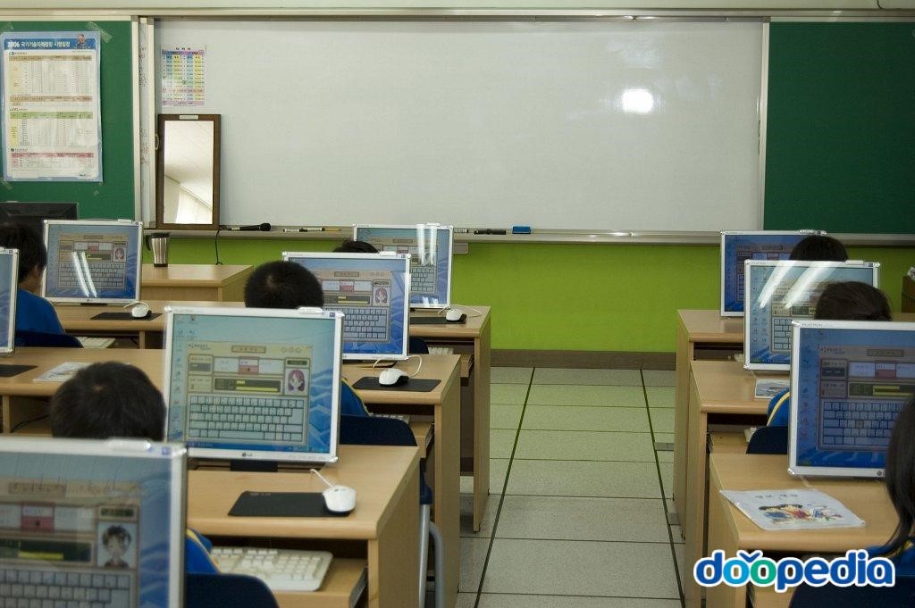 영신초등학교 - 영신초등학교 컴퓨터실