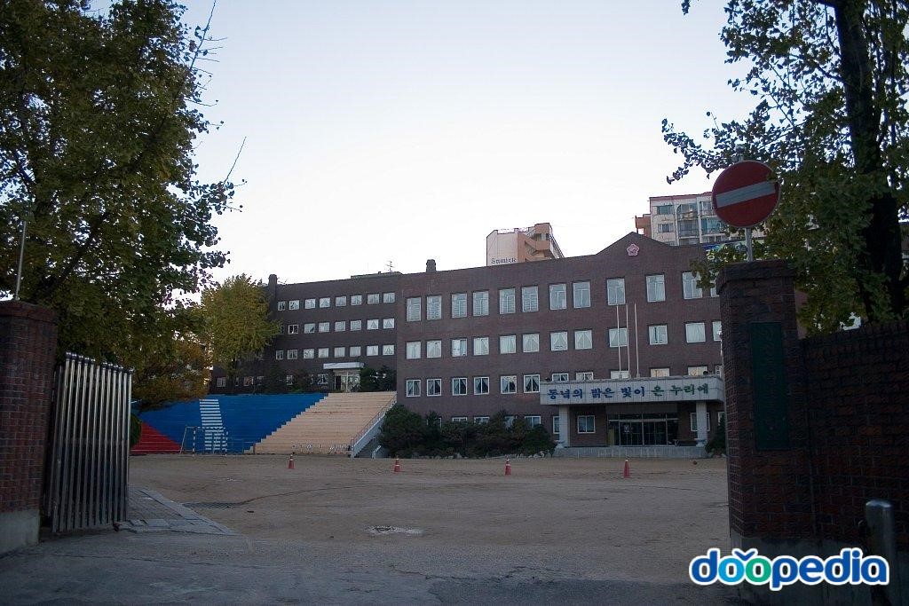 동명초등학교 - 동명초등학교 정문 전경
