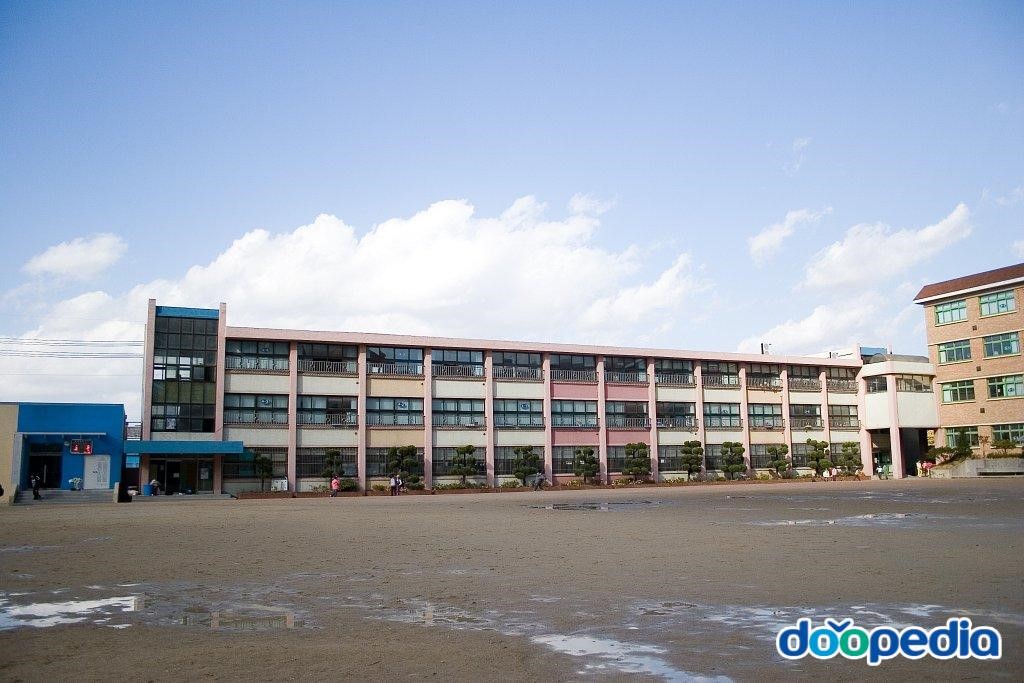만석초등학교 - 만석초등학교 전경