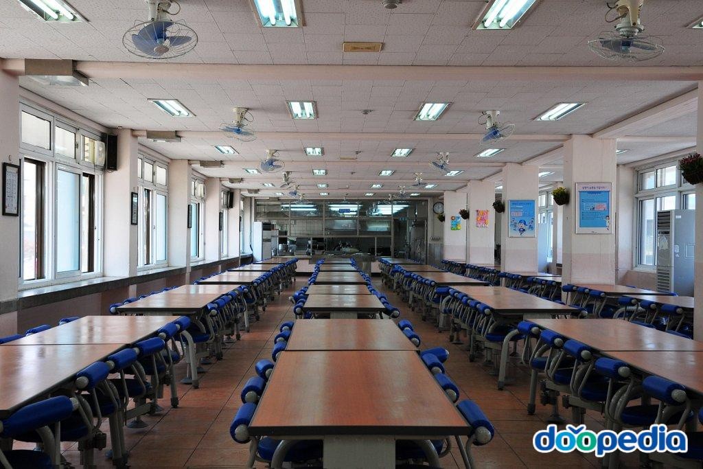 영동초등학교 - 영동초등학교 급식소 내부