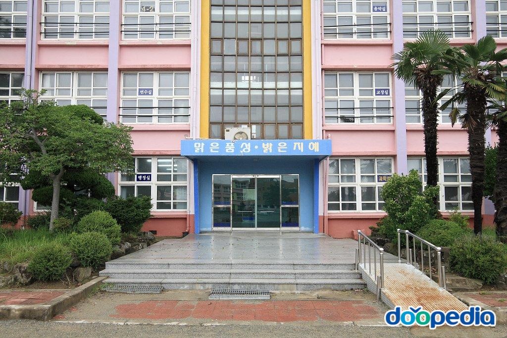 여수진남초등학교 - 여수진남초등학교 현관