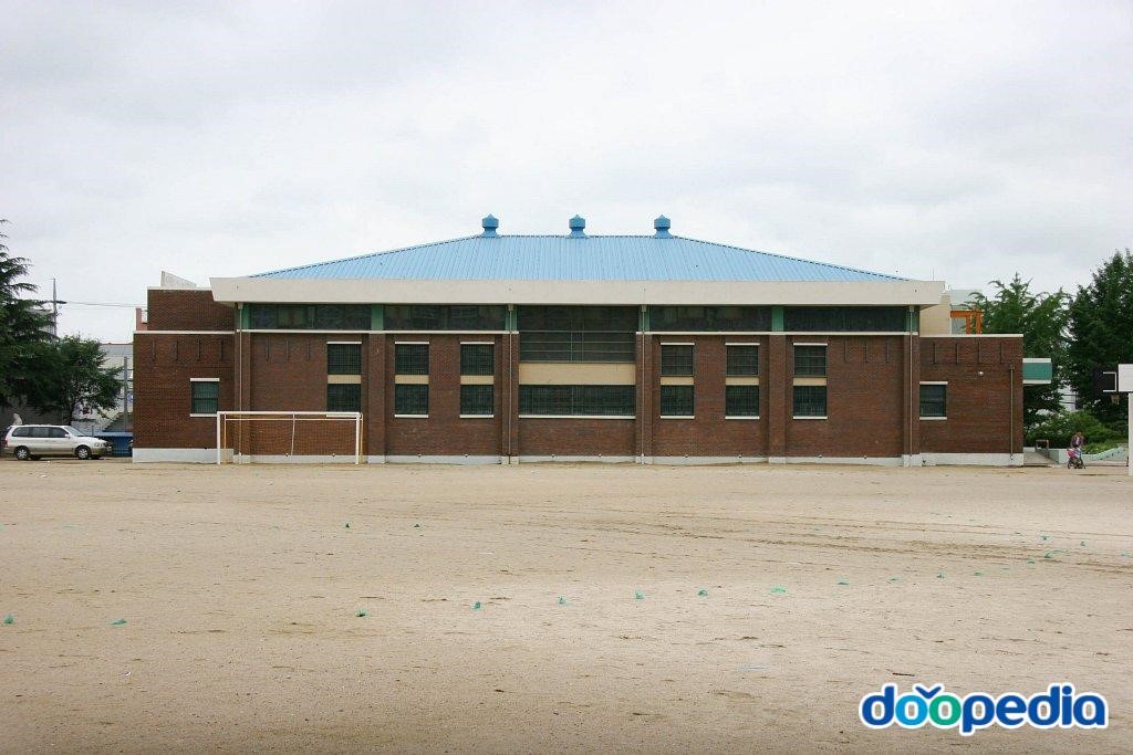 이리동북초등학교 - 이리동북초등학교 강당