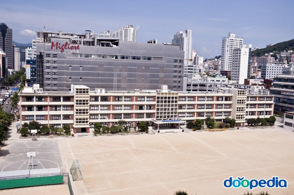 부산중앙중학교 - 부산중앙중학교 본관