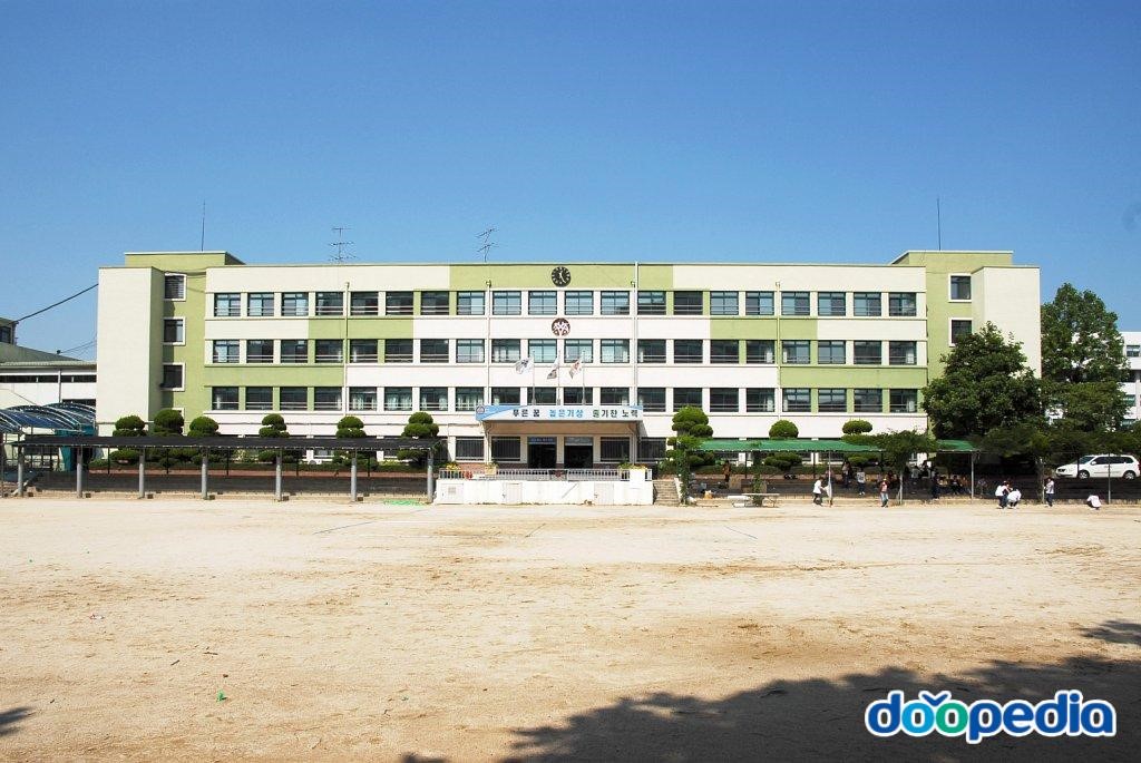 금옥중학교 - 금옥중학교 전경