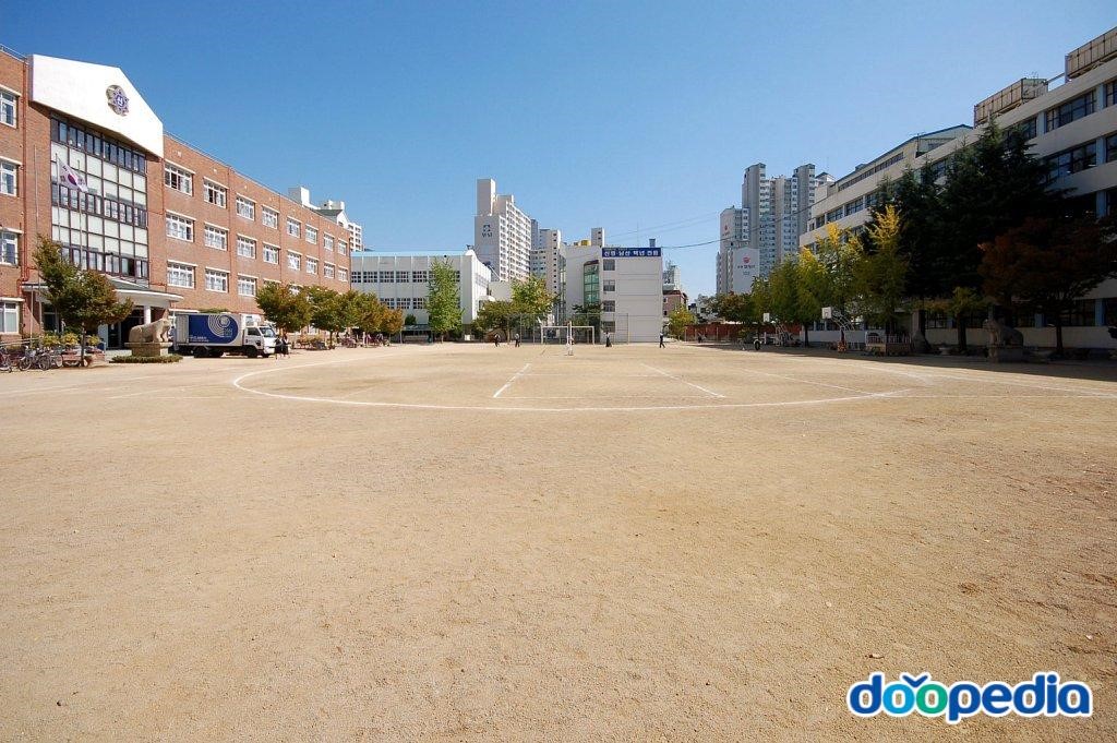 신명여자중학교 - 신명여자중학교 운동장