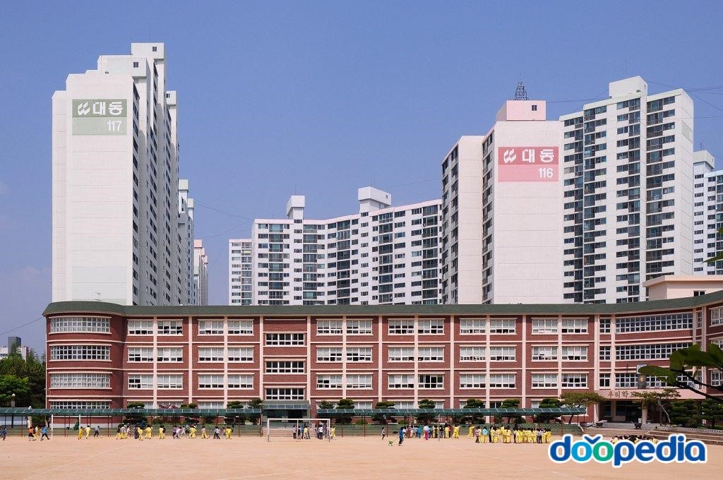 웅남초등학교