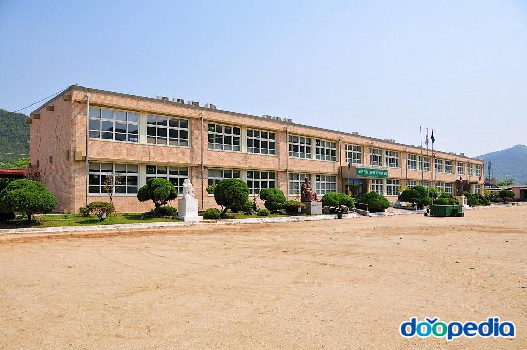일월초등학교