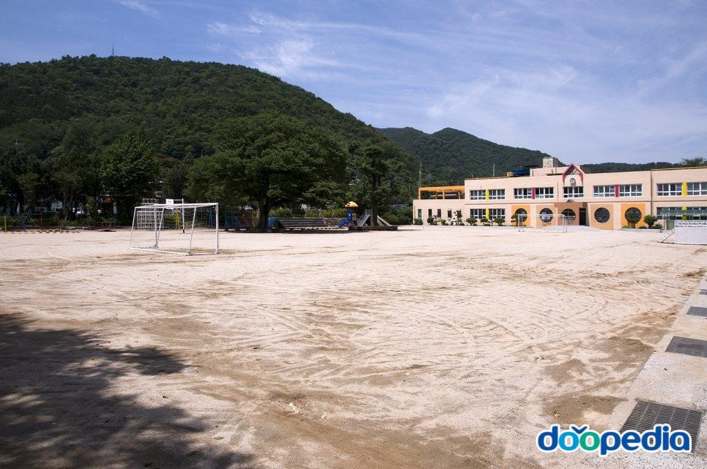 내서초등학교 - 내서초등학교 운동장