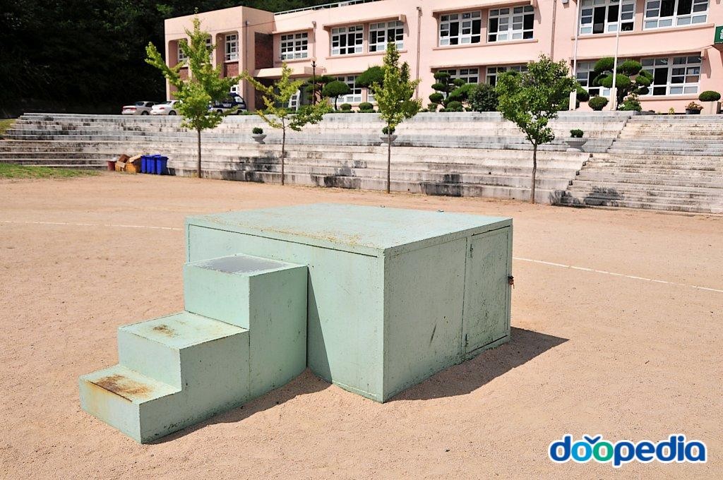 안덕초등학교 - 안덕초등학교 조회대