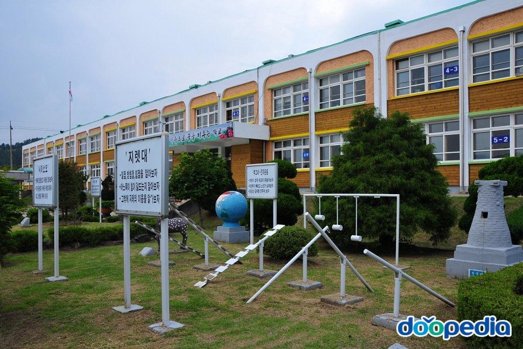 무주중앙초등학교