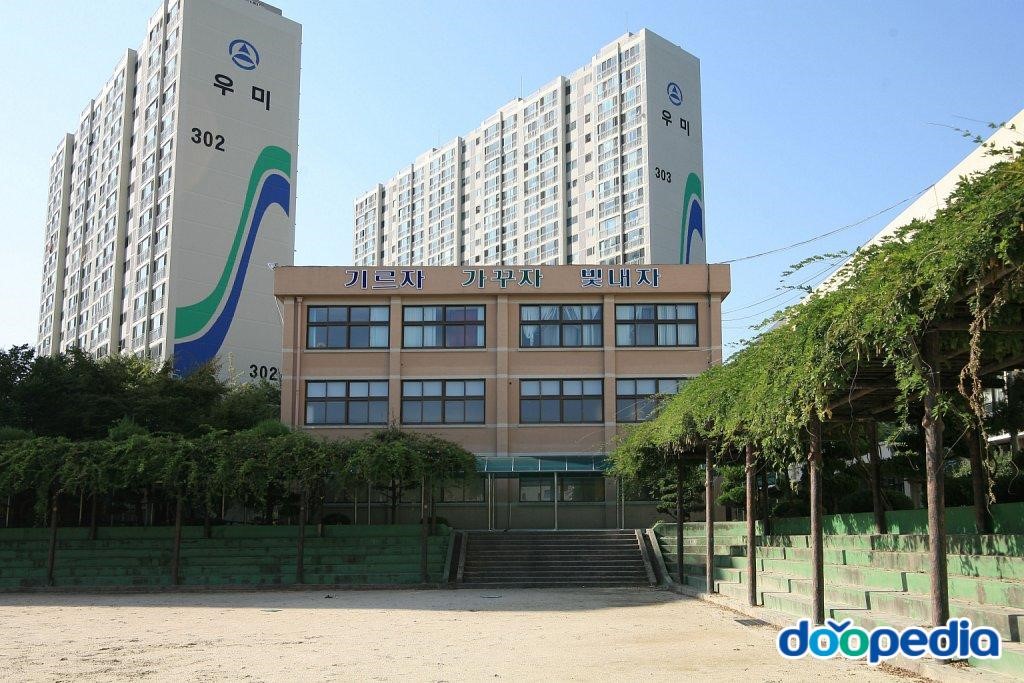 운암중학교