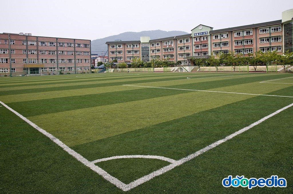 외동초등학교 - 김해외동초등학교 운동장