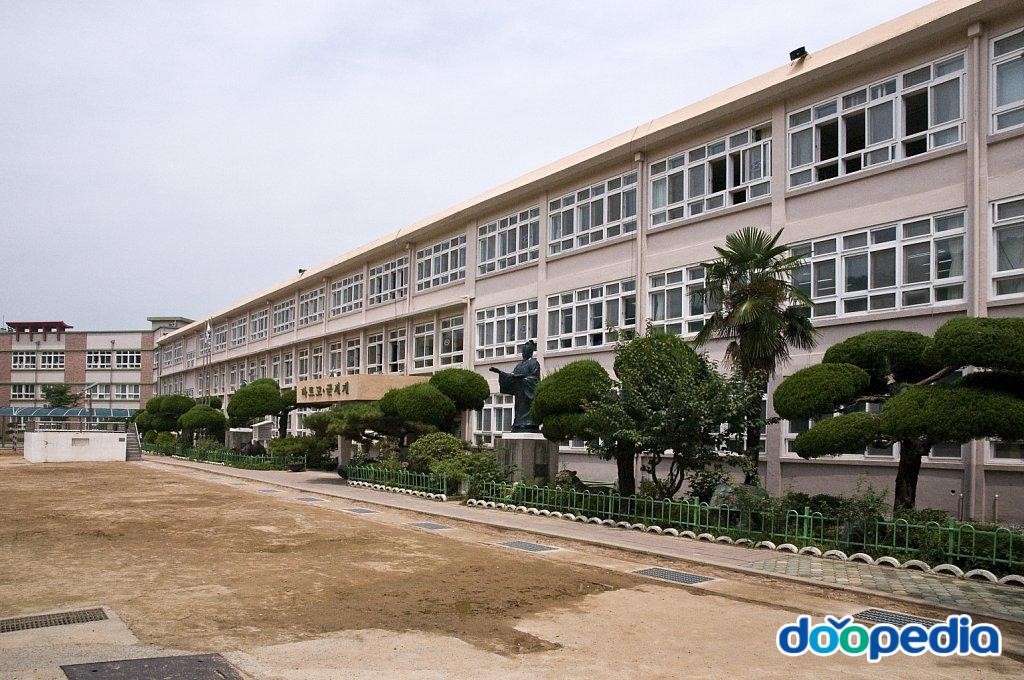 진영대흥초등학교 - 진영대흥초등학교 본관