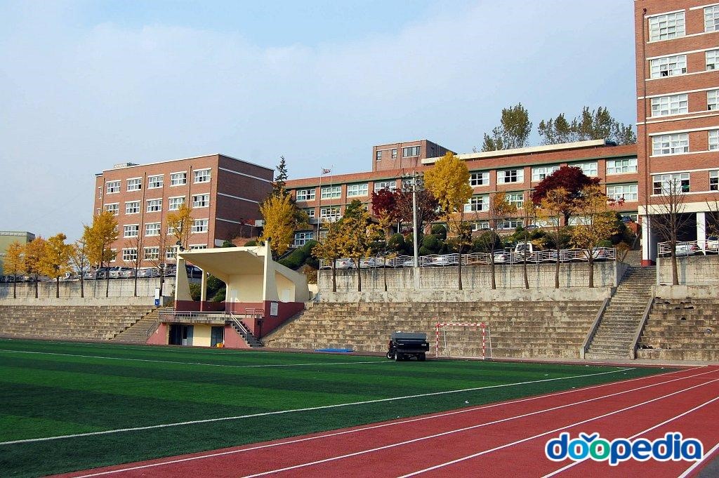 성일중학교