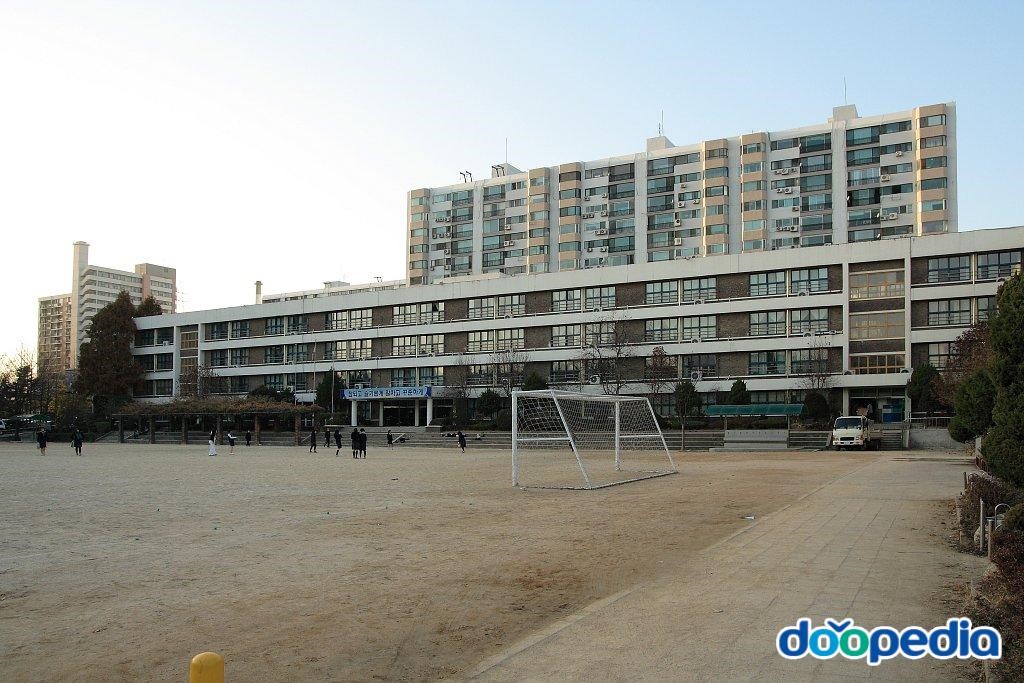 신사중학교