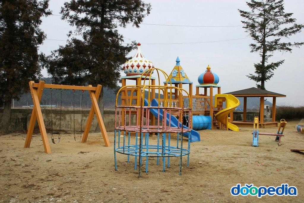 교암초등학교 - 교암초등학교 놀이터