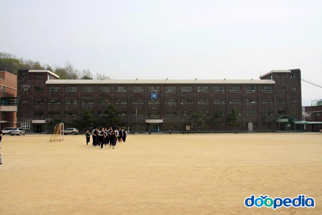 심석중학교