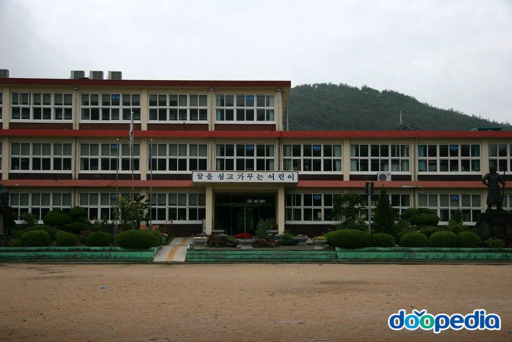신안초등학교