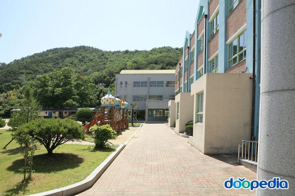 창선초등학교 - 창선초등학교 화단