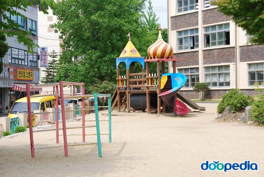 천안성정초등학교 - 천안성정초등학교 병설유치원 놀이터