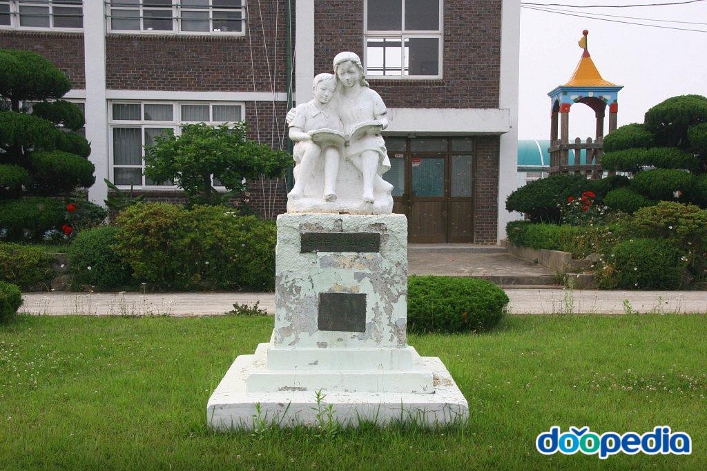 황산초등학교 - 황산초등학교 동상