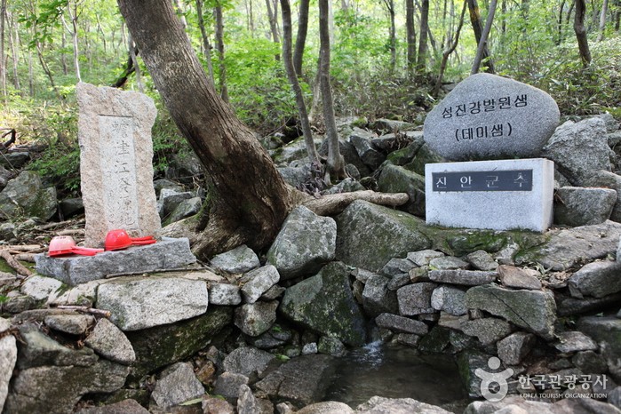 데미샘(섬진강발원지)
