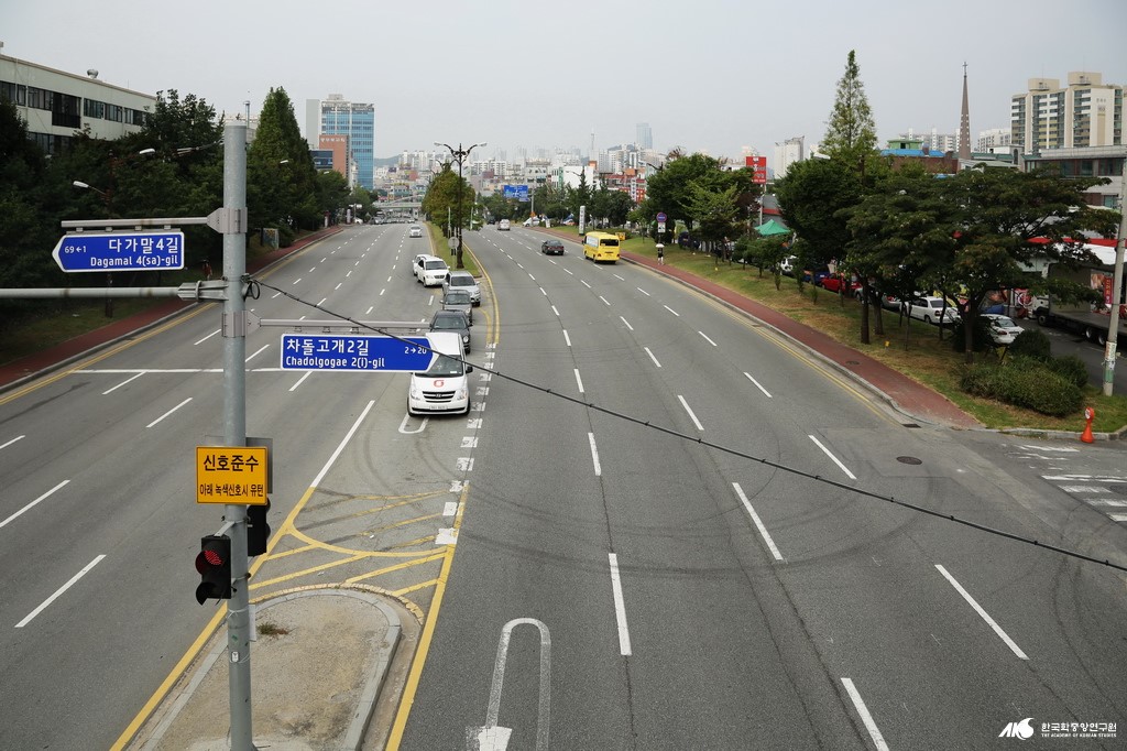 차돌 고개 - 시청 방향의 차돌 고개